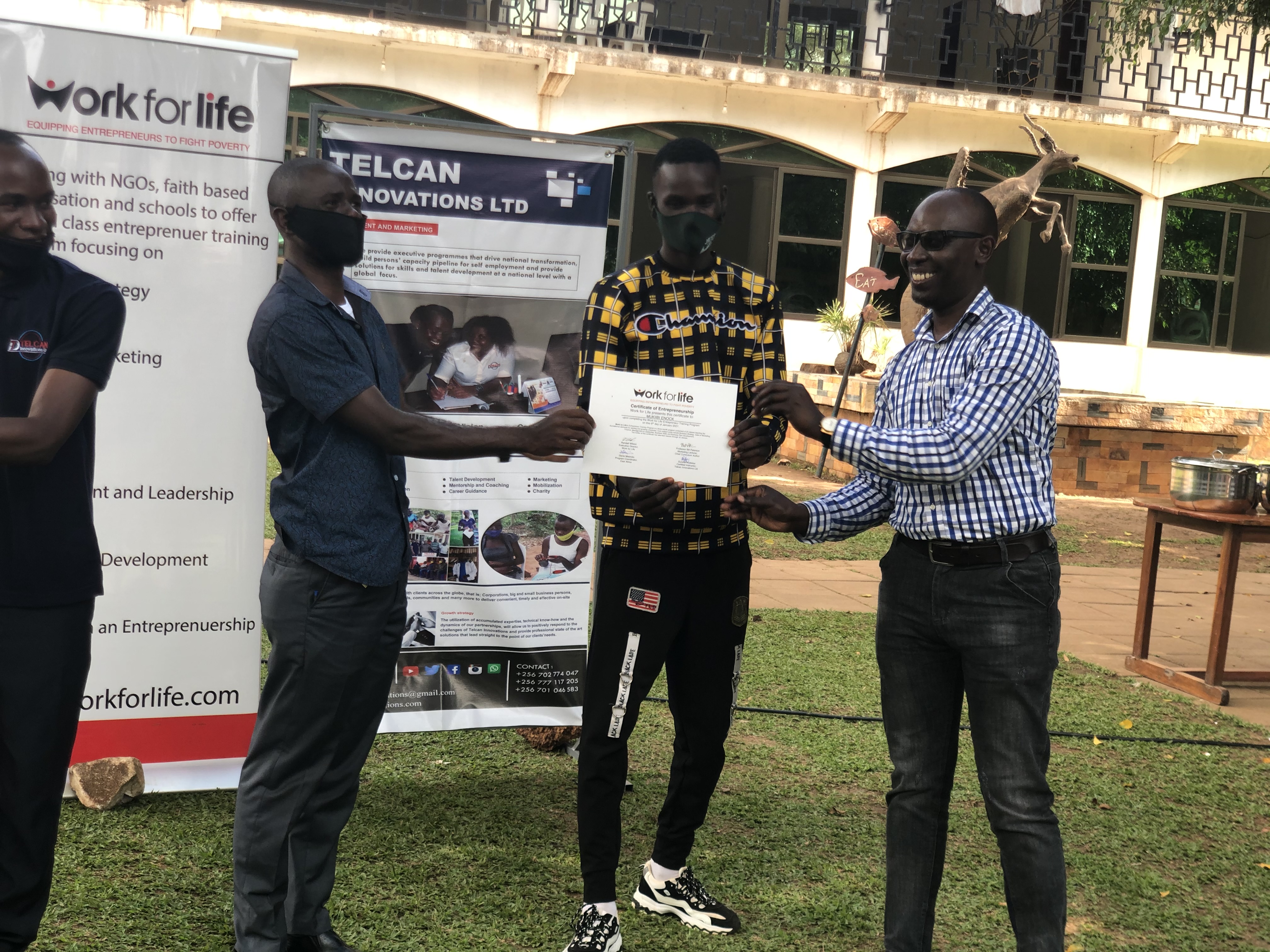 Entrepreneur graduation certificate presentation